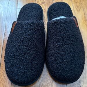 NWT Ofoot men’s closed toe anti slip Cozy Black Slippers, size 10.5 - 11.5